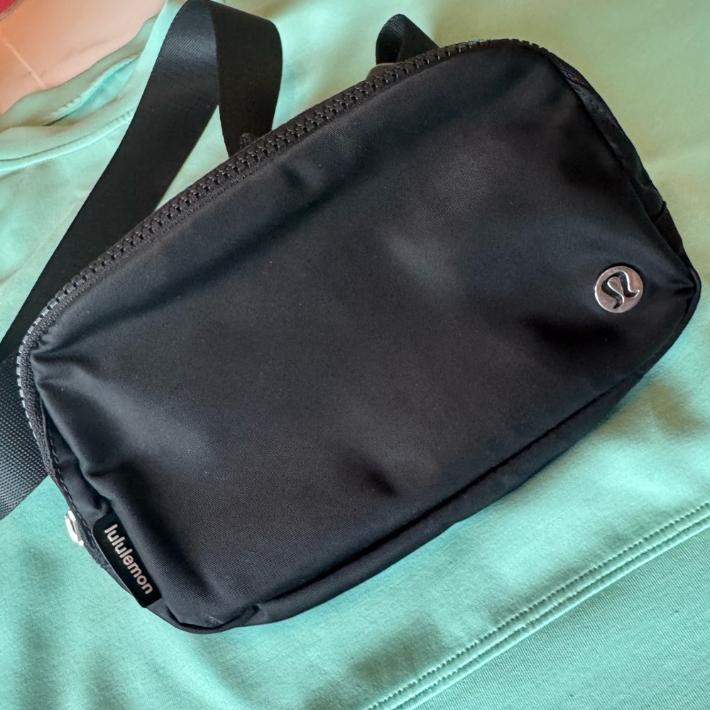 lululemon athletica Everywhere Belt Bag Black